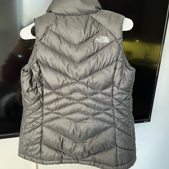 NORTH FACE PUFFY VEST - Picture 2 of 7